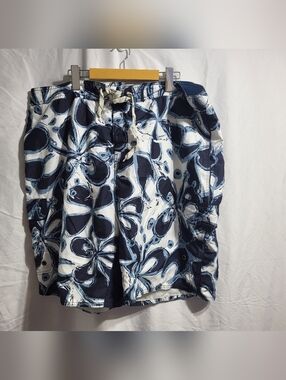 Old Navy Navy and White Floral Swim Shorts, Size XXL